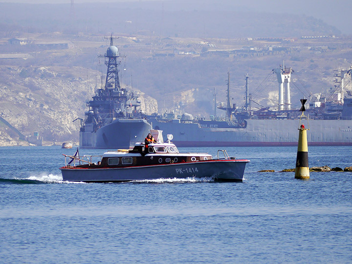 Рейдовый катер РК-1414 Черноморского флота на ходу