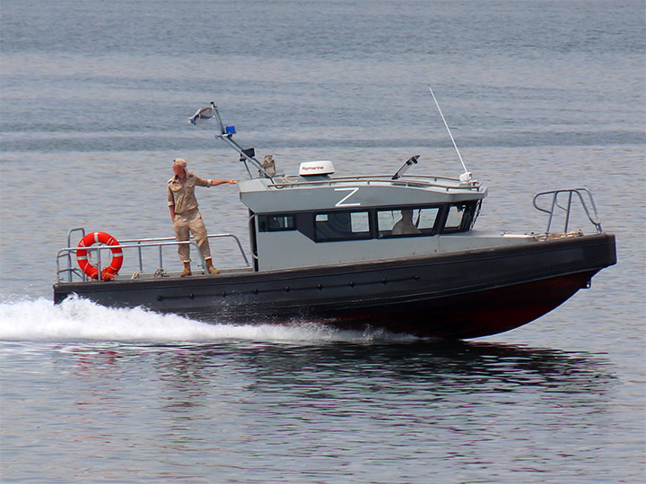 Рейдовый катер РК-163 ЧФ РФ на ходу в Севастопольской бухте