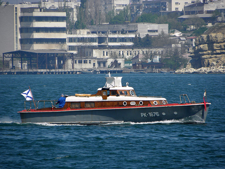 Рейдовый катер РК-1676 Черноморского флота на ходу