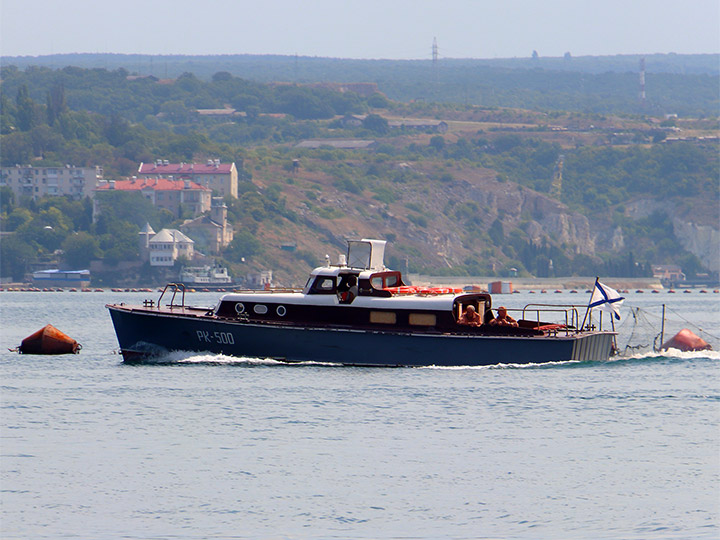 Рейдовый катер РК-500 типа "Адмиралтеец" Черноморского флота на ходу