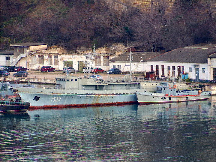 Катер-торпедолов ТЛ-1539 ЧФ РФ в Южной бухте Севастополя