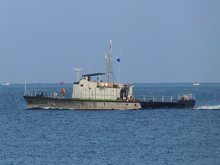 Катер-торпедолов "ТЛ-842" выходит в море