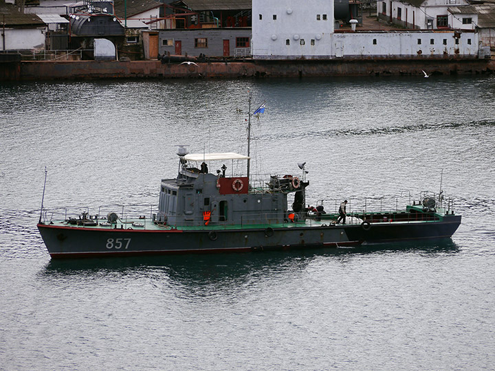 Катер-торпедолов "ТЛ-857" в Южной бухте, Севастополь