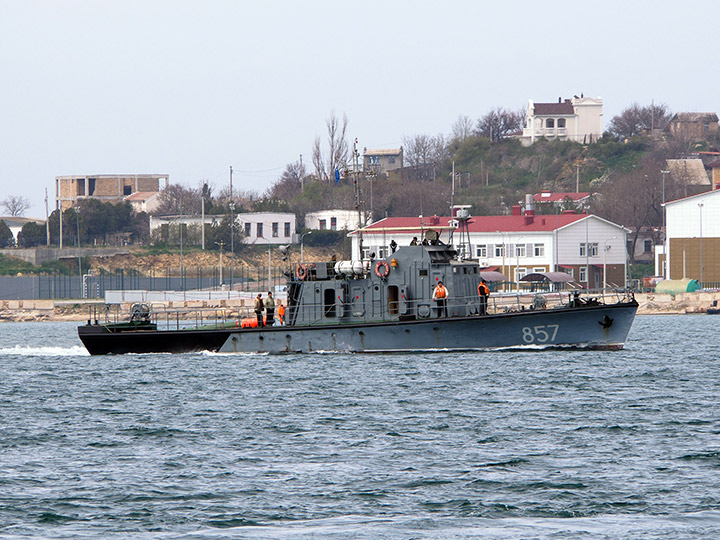 Катер-торпедолов "ТЛ-857" ЧФ РФ в Севастопольской бухте