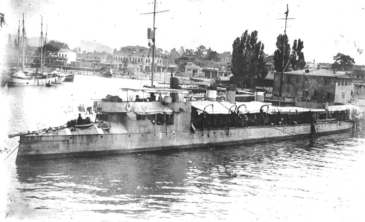 Миноносец "Звонкий" Черноморского флота в Сухуми