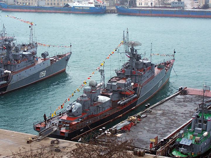 Малый противолодочный корабль "Суздалец" Черноморского Флота