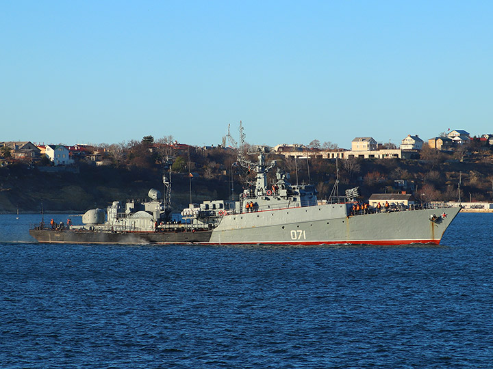МПК "Суздалец" Черноморского флота на ходу в Севастопольской бухте