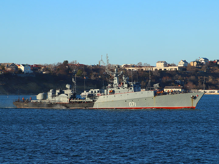 Ant-submarine corvette Suzdalets, Sevastopol Harbor