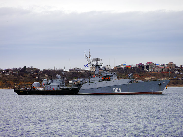 Буксировка малого противолодочного корабля "Муромец" ЧФ РФ