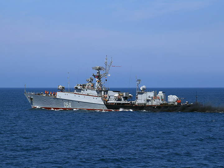 Corvette Muromets leaving Sevastopol harbor