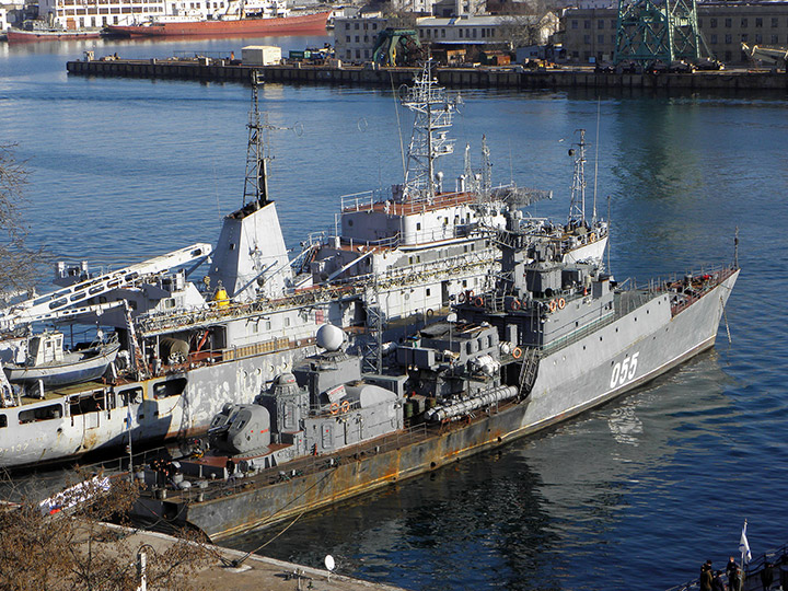 Малый противолодочный корабль "Касимов" в Южной бухте Севастополя