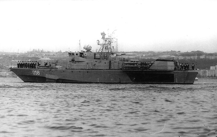 Малый противолодочный корабль МПК-215 в Севастопольской бухте