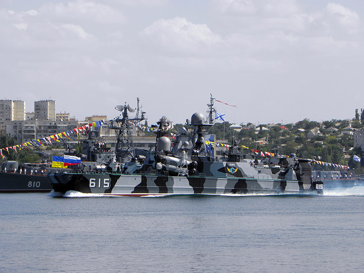 РКВП "Бора" на параде в честь Дня ВМФ