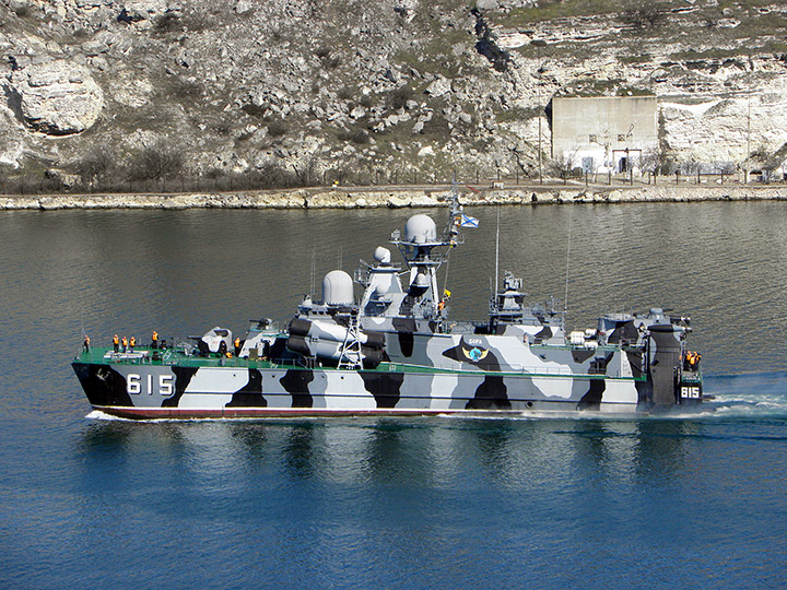 РКВП "Бора" на ходу в Севастопольской бухте