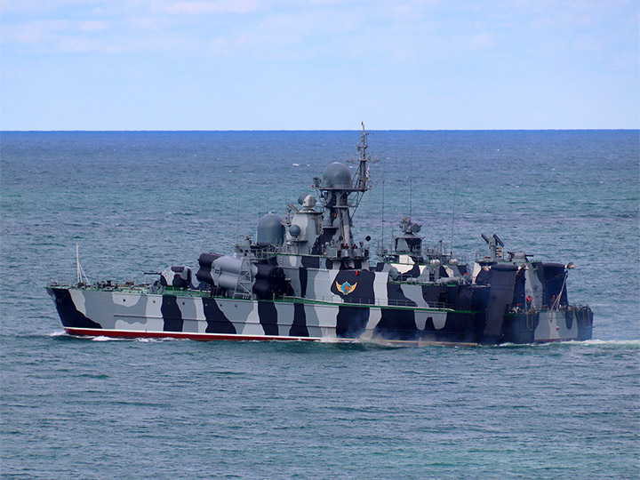 The Bora hovercraft of Project 1239 at sea