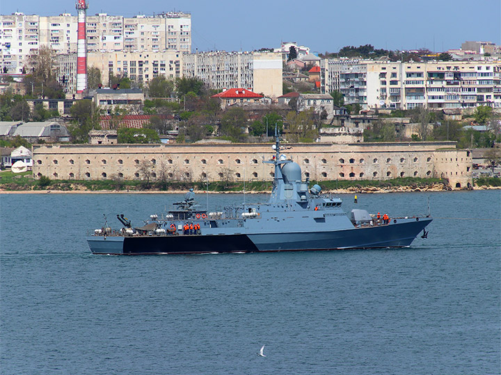 Missile corvette Tsiklon and the Mikhaylovskaya battery, Sevastopol