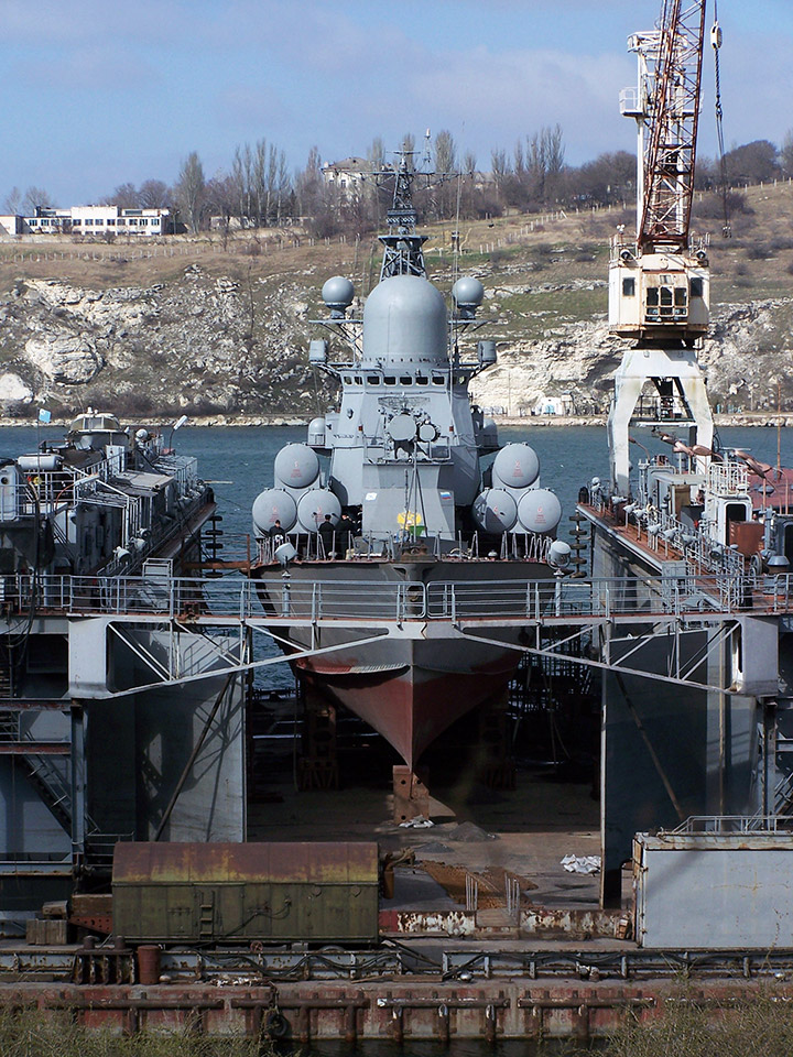 Малый ракетный корабль "Мираж" Черноморского Флота в доке