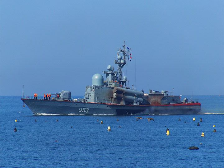 Missile Corvette Naberezhnye Chelny returns to Sevastopol after live-fire exercise