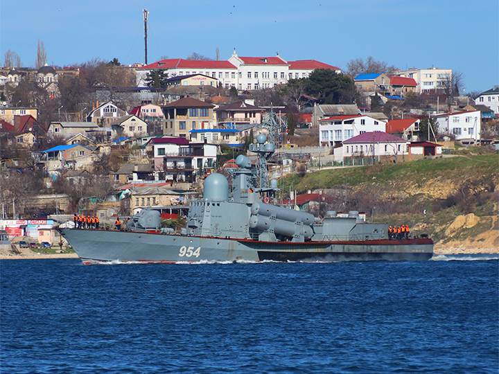 Missile Corvette Ivanovets, Sevastopol Harbor