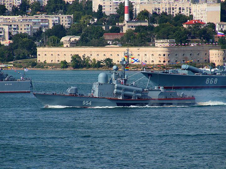 RFS 954 Ivanovets - Tarantul III Class guided missile corvette