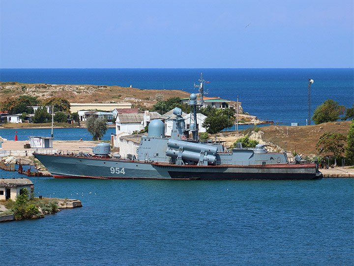 RFS 954 Ivanovets- Russian missile corvette