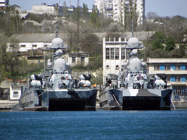 Ракетные корабли на воздушной подушке "Бора" и "Самум" Черноморского флота