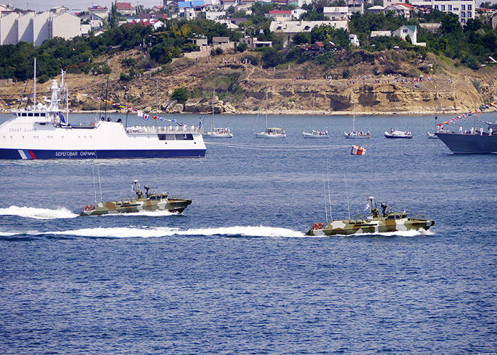 Противодиверсионные катера П-838 и П-425 Черноморского флота