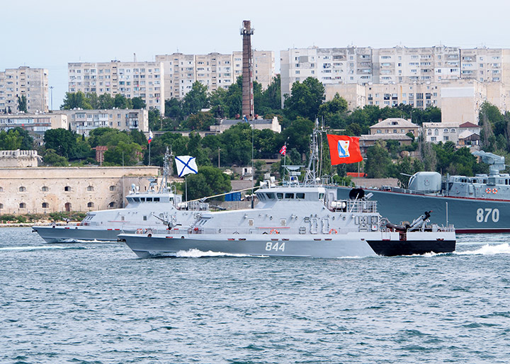 Противодиверсионные катера "Кинель" и П-433