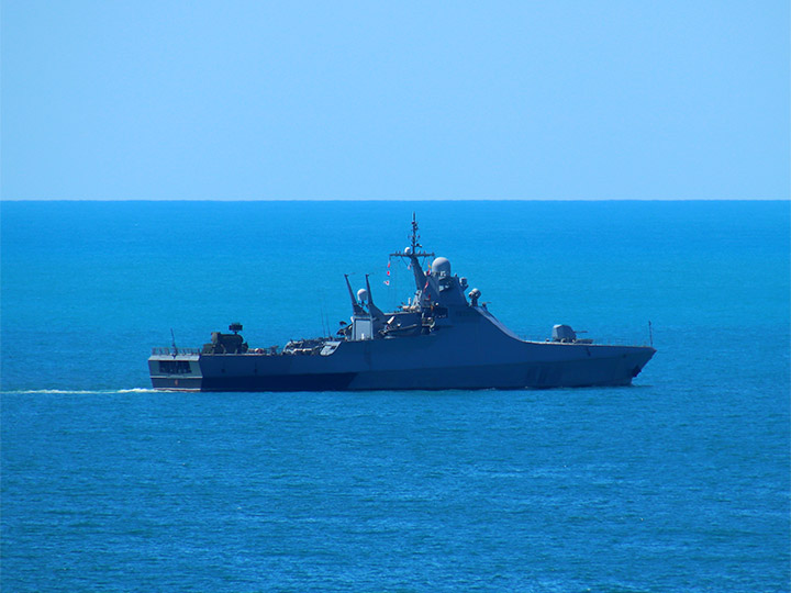 The patrol ship of Project 22160 Dmitry Rogachev of the Russian Navy with the Tor-M2KM anti-aircraft missile system mounted on the stern