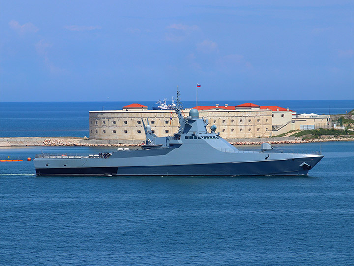 Patrol ship Sergey Kotov and the Konstantine battery, Sevastopol