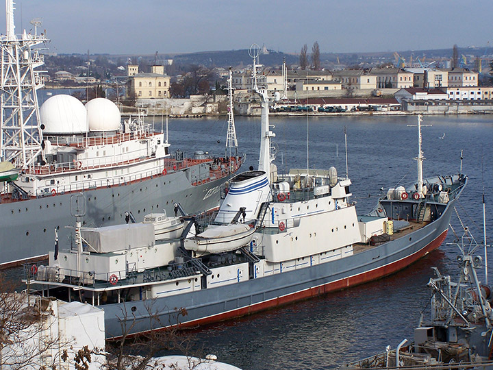 Разведывательный корабль "Экватор" Черноморского флота
