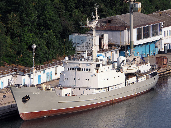 Разведывательный корабль "Экватор" на СРЗ