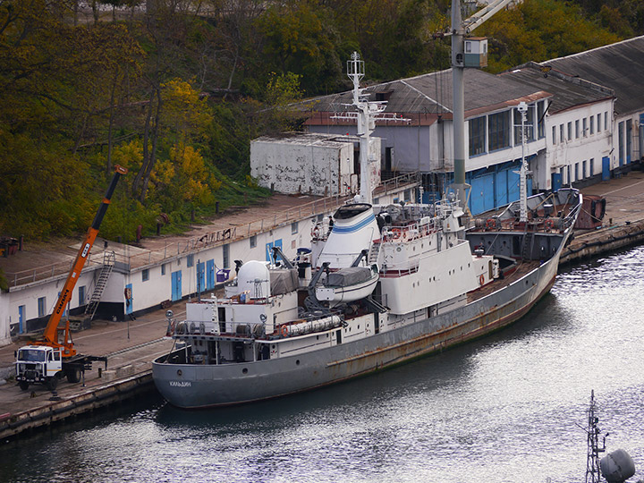 Разведывательный корабль "Кильдин" в Килен-бухте, Севастополь