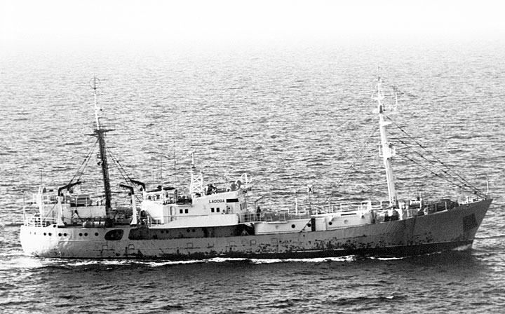 Малый разведывательный корабль "Ладога" на боевой службе