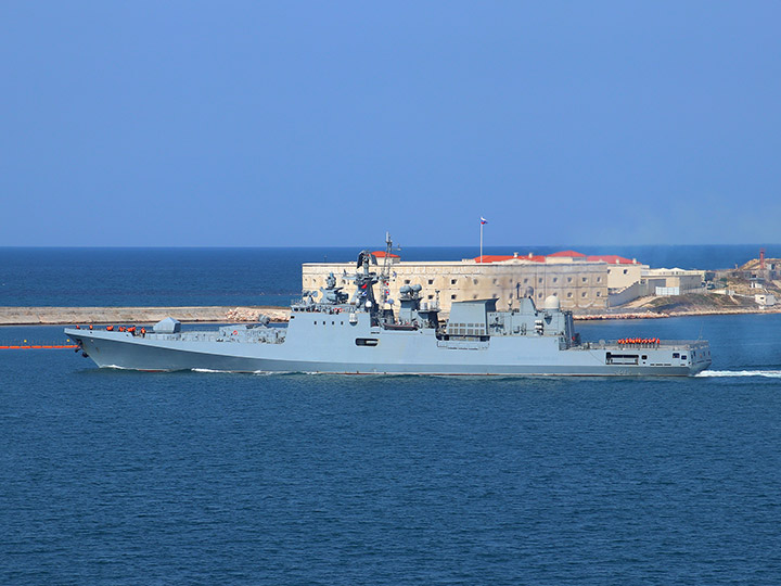 Фрегат "Адмирал Эссен" Черноморского флота проекта 11356