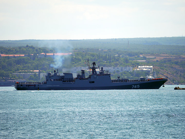Фрегат "Адмирал Григорович" в Севастопольской бухте