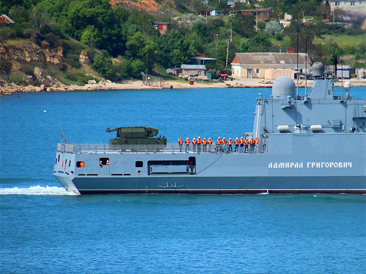 Frigate Admiral Grigorovich with Tor (NATO reporting name: SA-15 Gauntlet) surface-to-air missile (SAM) system on helipad