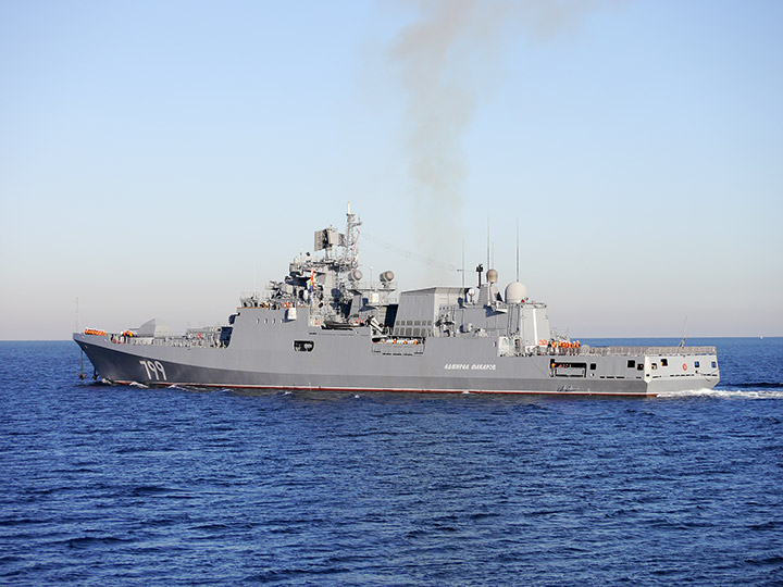 Фрегат "Адмирал Макаров" Черноморского флота уходит в море