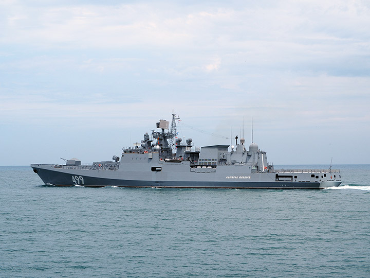 Фрегат "Адмирал Макаров" Черноморского флота выходит в море