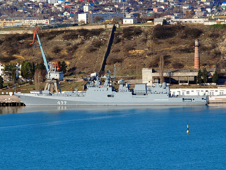 Фрегат "Адмирал Макаров" у причала в Севастополе