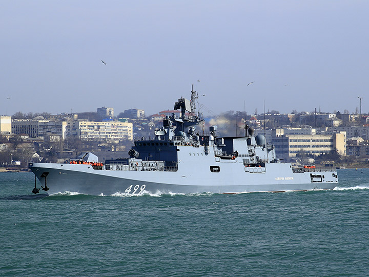 Фрегат "Адмирал Макаров" в Севастопольской бухте