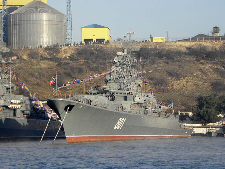 Сторожевой корабль "Ладный" Черноморского флота у причала