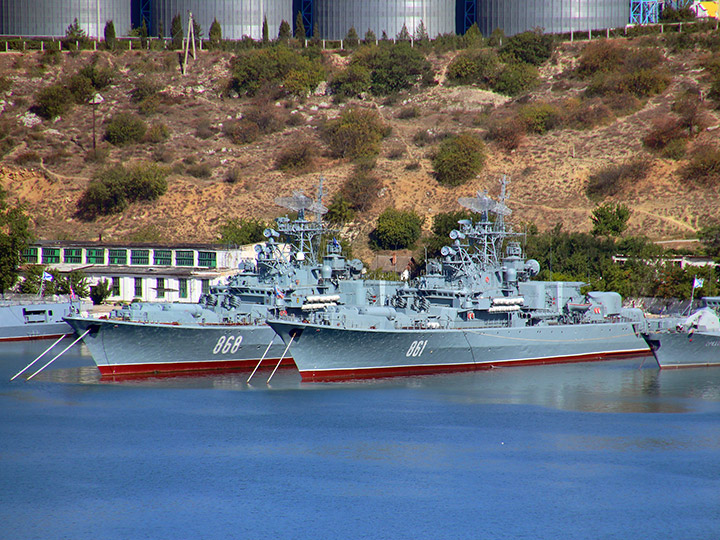 Сторожевые корабли "Пытливый" и "Ладный" Черноморского флота
