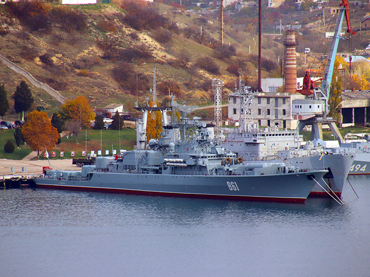 Сторожевой корабль "Ладный" Черноморского флота у причала