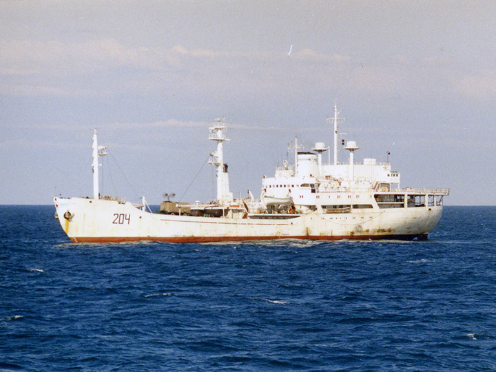 Поисково-спасательный корабль "Апшерон" Черноморского Флота в море