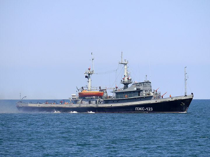 Противопожарное судно "ПЖС-123" - вид на правый борт