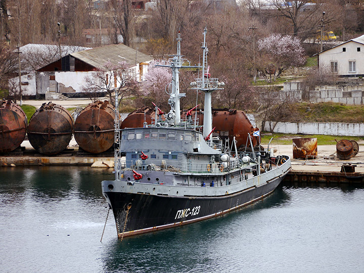 Противопожарное судно "ПЖС-123" Черноморского флота
