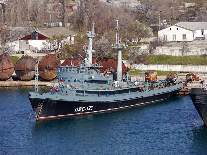 Противопожарное судно "ПЖС-123" в б.Стрелецкая, Севастополь