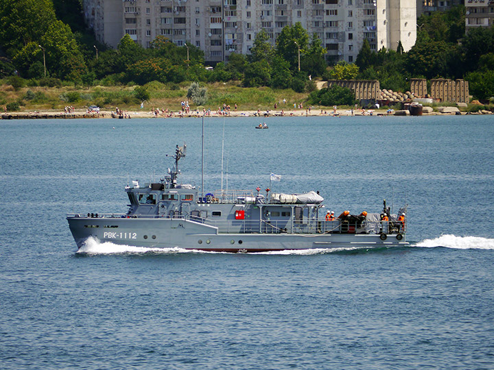 Катер "РВК-1112" на репетиции Военно-морского парада