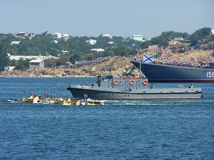 Рейдовый водолазный катер РВК-1291 на обеспечении Дня ВМФ в Севастополе